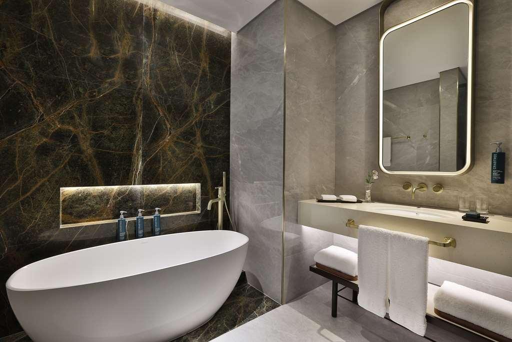 Embassy Suites By Hilton Dubai Business Bay Номер фото