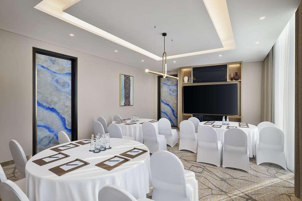 Embassy Suites By Hilton Dubai Business Bay Удобства фото