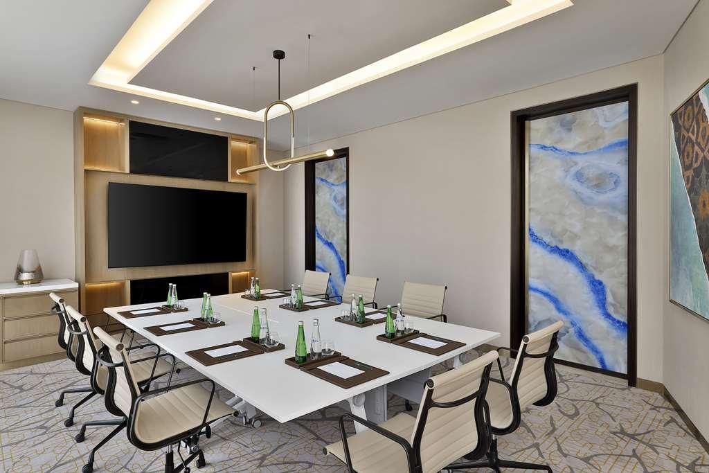 Embassy Suites By Hilton Dubai Business Bay Удобства фото